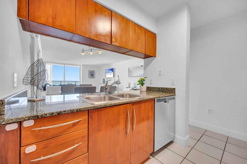 Central Ocean View 3 Bedrooms In Miami W Parking Exterior photo